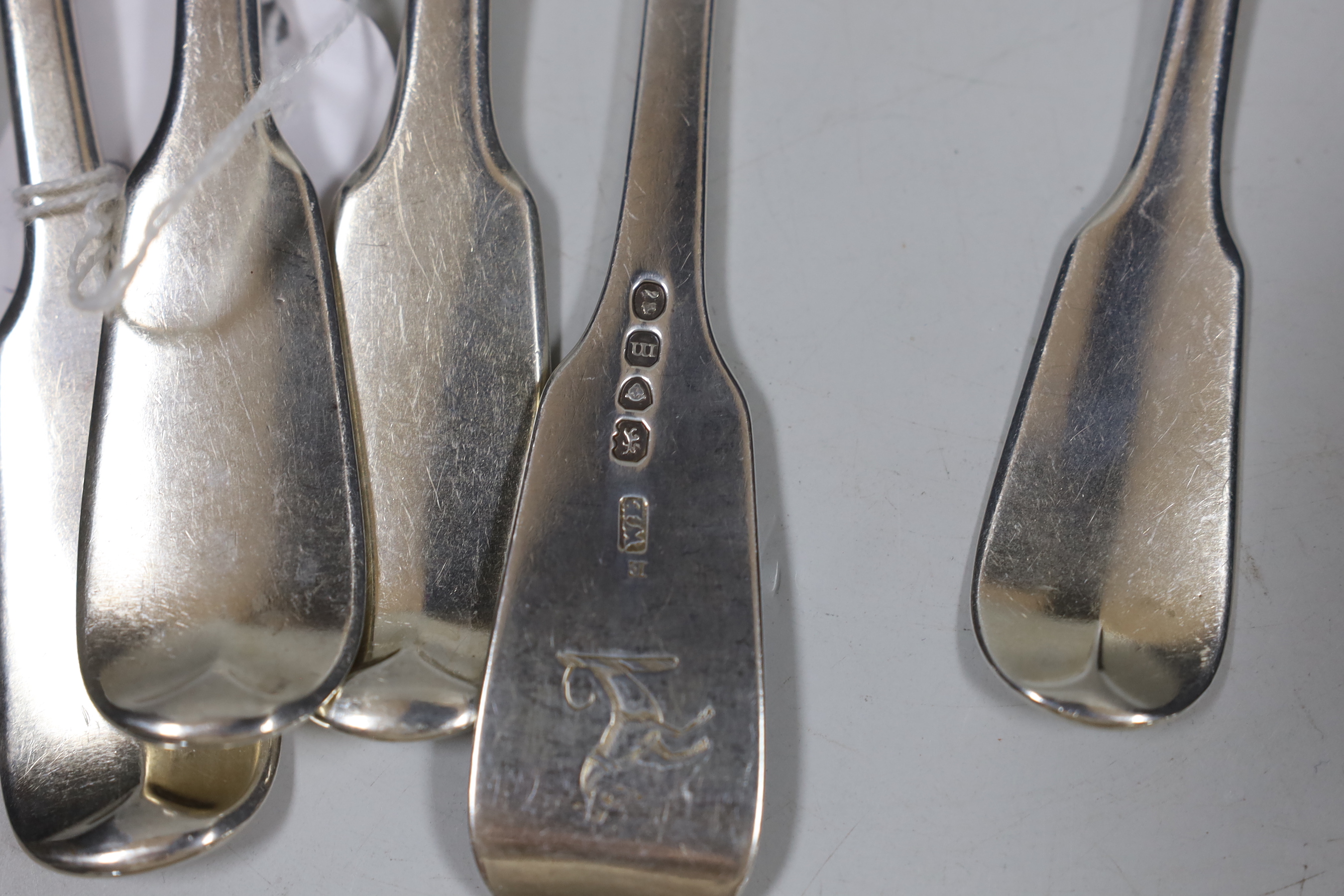 Five assorted George IV/William IV silver fiddle pattern table forks, including four London, 1827, 11.7oz